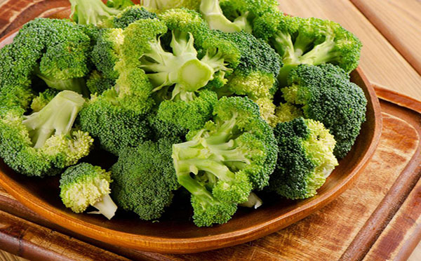 预防食道癌吃什么好，男人多吃蔬菜预防食道癌