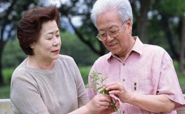 五十岁老人冠心病患者头晕耳鸣怎么办  小妙招